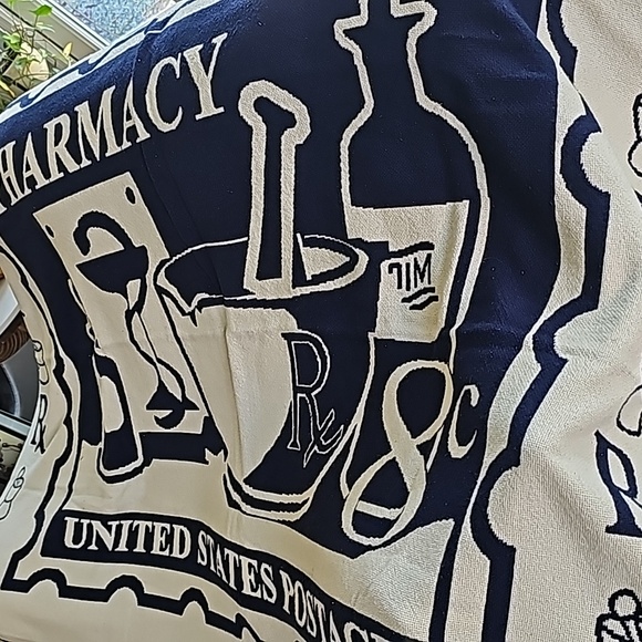 Pharmacist Throw - Picture 3 of 3